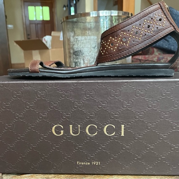 EUC GUCCI LEATHER STUDDED T STRAP SANDALS - Picture 6 of 6